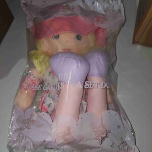 New Avon Vintage 1991‎ Rachel Ann Rose Garden Tea Set Doll NIP Sealed Cloth 24"